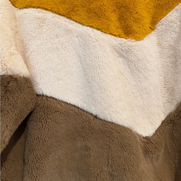 Bershka Mustard and Cream Fuzzy Sweater - Picture 5 of 5